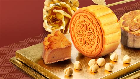 It's All About Lavish And Luxe Mooncakes For The Mid